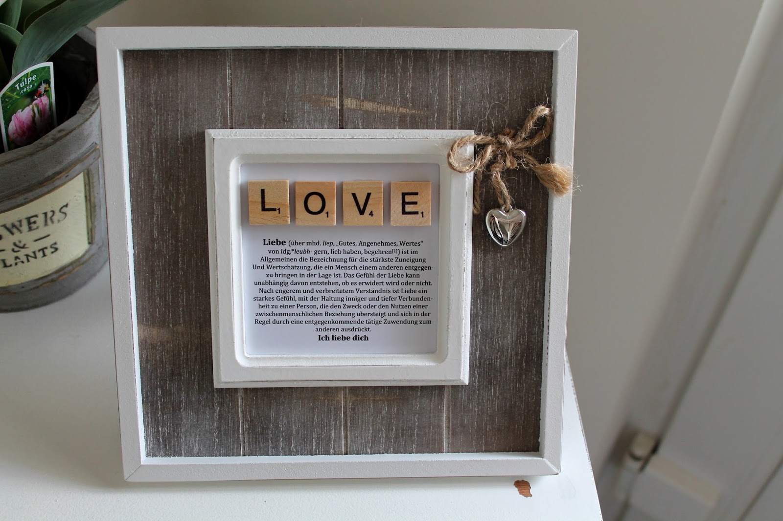 DIY Bilderrahmen Love mit Scrabble Buchstaben