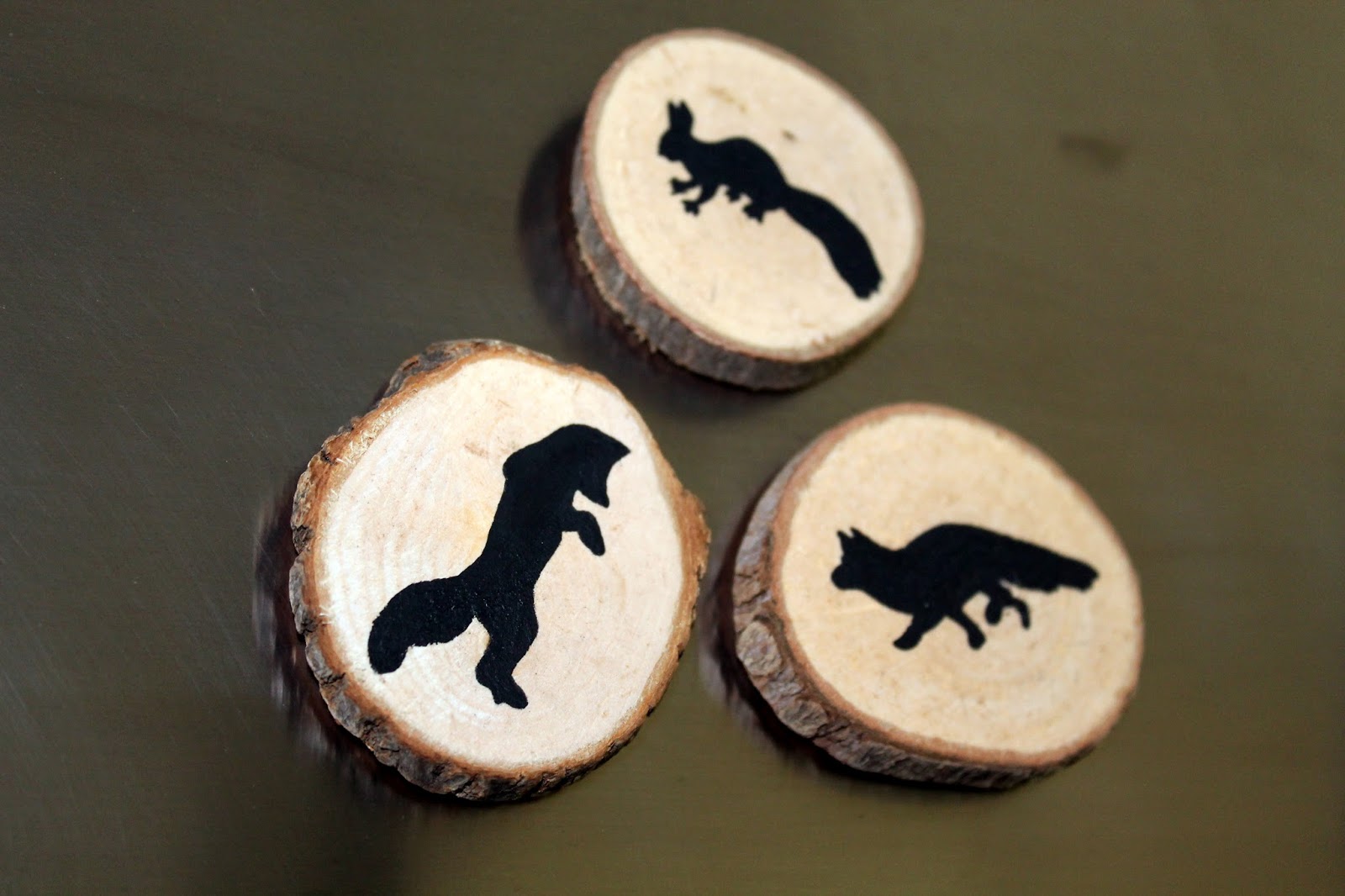 DIY Holzscheiben Magnete Fuchs und Eichhörnchen einfach selber machen