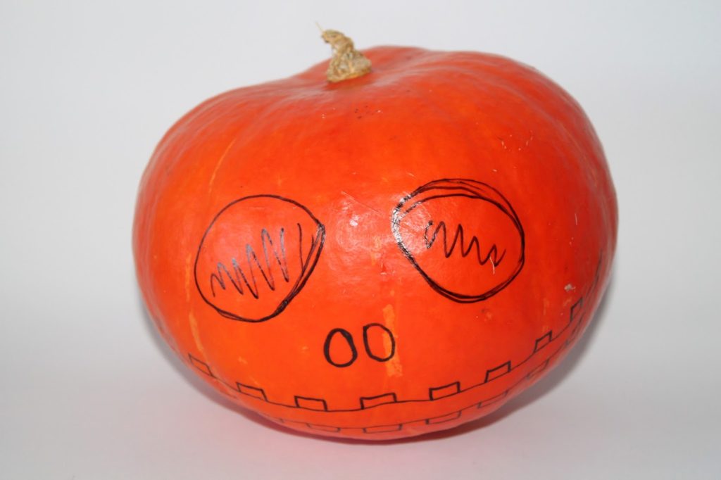 DIY, Basteln: Halloween Kürbis schnitzen in Herbstdekorazion und Halloween - DIYCarinchen DIY, Basteln: Halloween Kürbis schnitzen in Herbstdekorazion und Halloween - DIYCarinchen