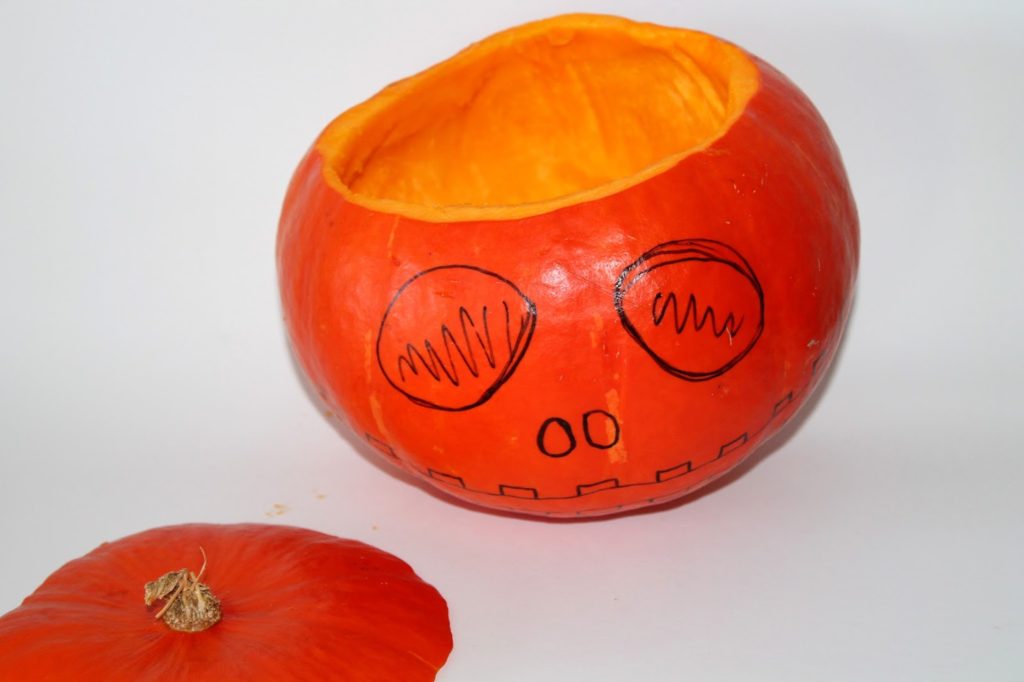 DIY, Basteln: Halloween Kürbis schnitzen in Herbstdekorazion und Halloween - DIYCarinchen DIY, Basteln: Halloween Kürbis schnitzen in Herbstdekorazion und Halloween - DIYCarinchen