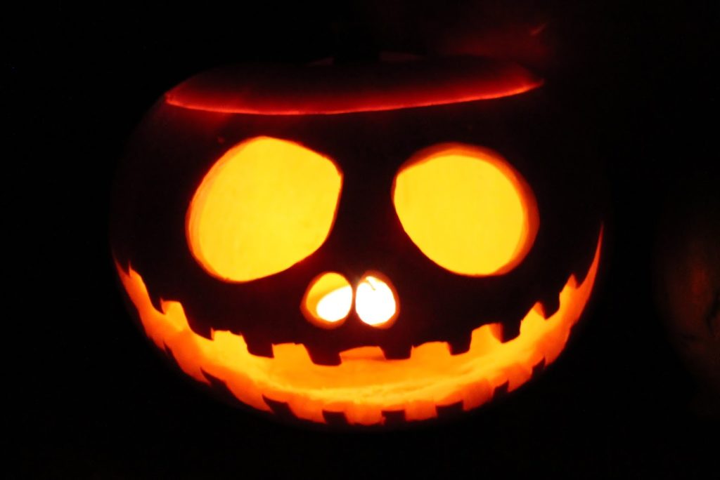 DIY, Basteln: Halloween Kürbis schnitzen in Herbstdekorazion und Halloween - DIYCarinchen DIY, Basteln: Halloween Kürbis schnitzen in Herbstdekorazion und Halloween - DIYCarinchen