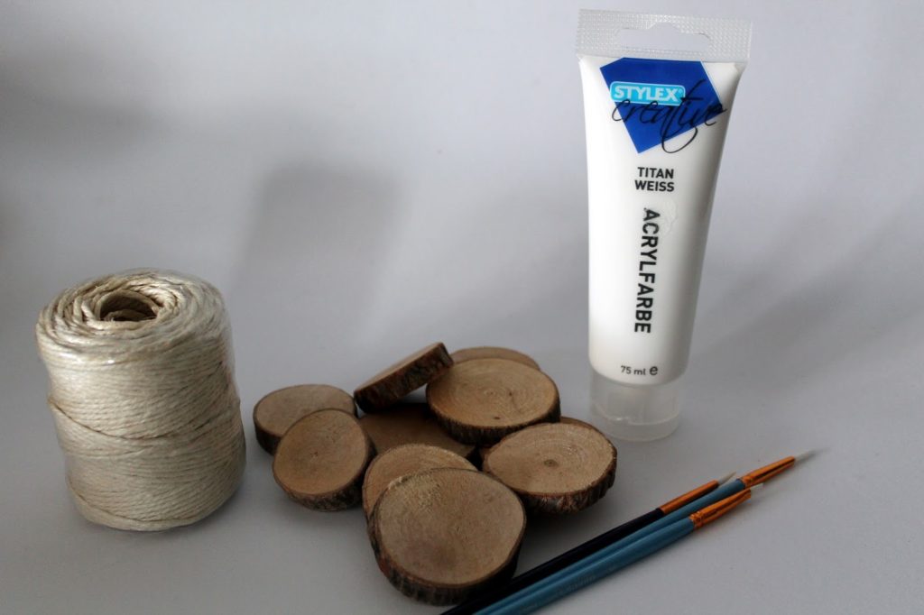 DIY, Basteln: Astscheiben Stern und Herz als Christbaumanhänger oder Geschenkanhänger in Weihnachtsdekoration, Wohndekoration und Geschenkideen - DIYCarinchen DIY, Basteln: Astscheiben Stern und Herz als Christbaumanhänger oder Geschenkanhänger in Weihnachtsdekoration, Wohndekoration und Geschenkideen - DIYCarinchen