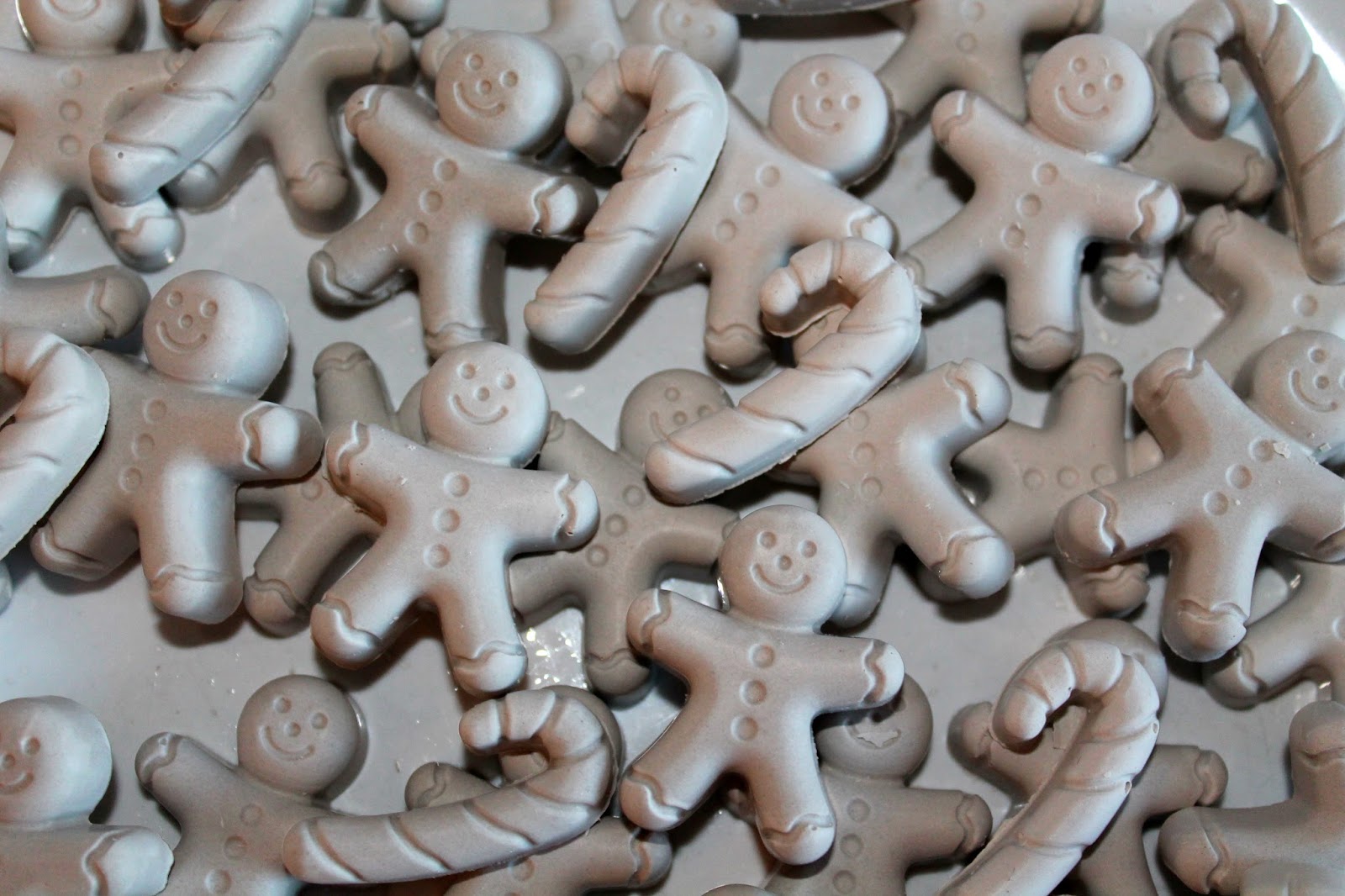 DIY Gips / Beton Lebkuchenmänner und Zuckerstangen Streudeko einfach selber machen