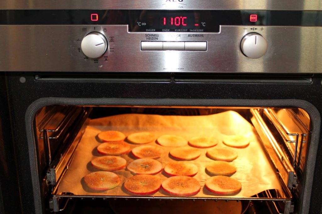 DIY, Basteln: Apfel-Zimt-Chips in Geschenke aus der Küche und Geschenkideen - DIYCarinchen DIY, Basteln: Apfel-Zimt-Chips in Geschenke aus der Küche und Geschenkideen - DIYCarinchen