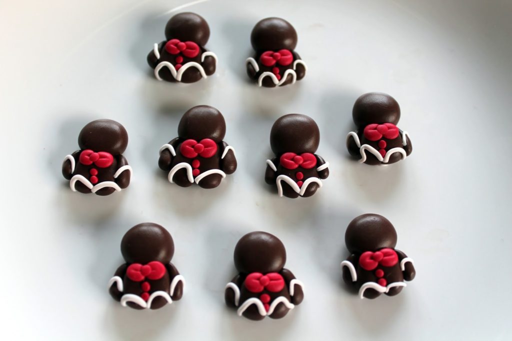 DIY, Basteln: Fimo / Polymer Clay Lebkuchenmänner und Zuckerstange in Schlüsselanhänger und Kettenanhänger - DIYCarinchen DIY, Basteln: Fimo / Polymer Clay Lebkuchenmänner und Zuckerstange in Schlüsselanhänger und Kettenanhänger - DIYCarinchen