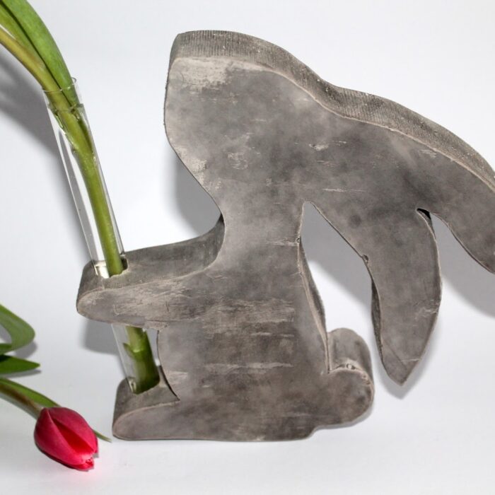 DIY Gips / Beton Hasenvase einfach selber machen - wunderschöne Osterdeko!