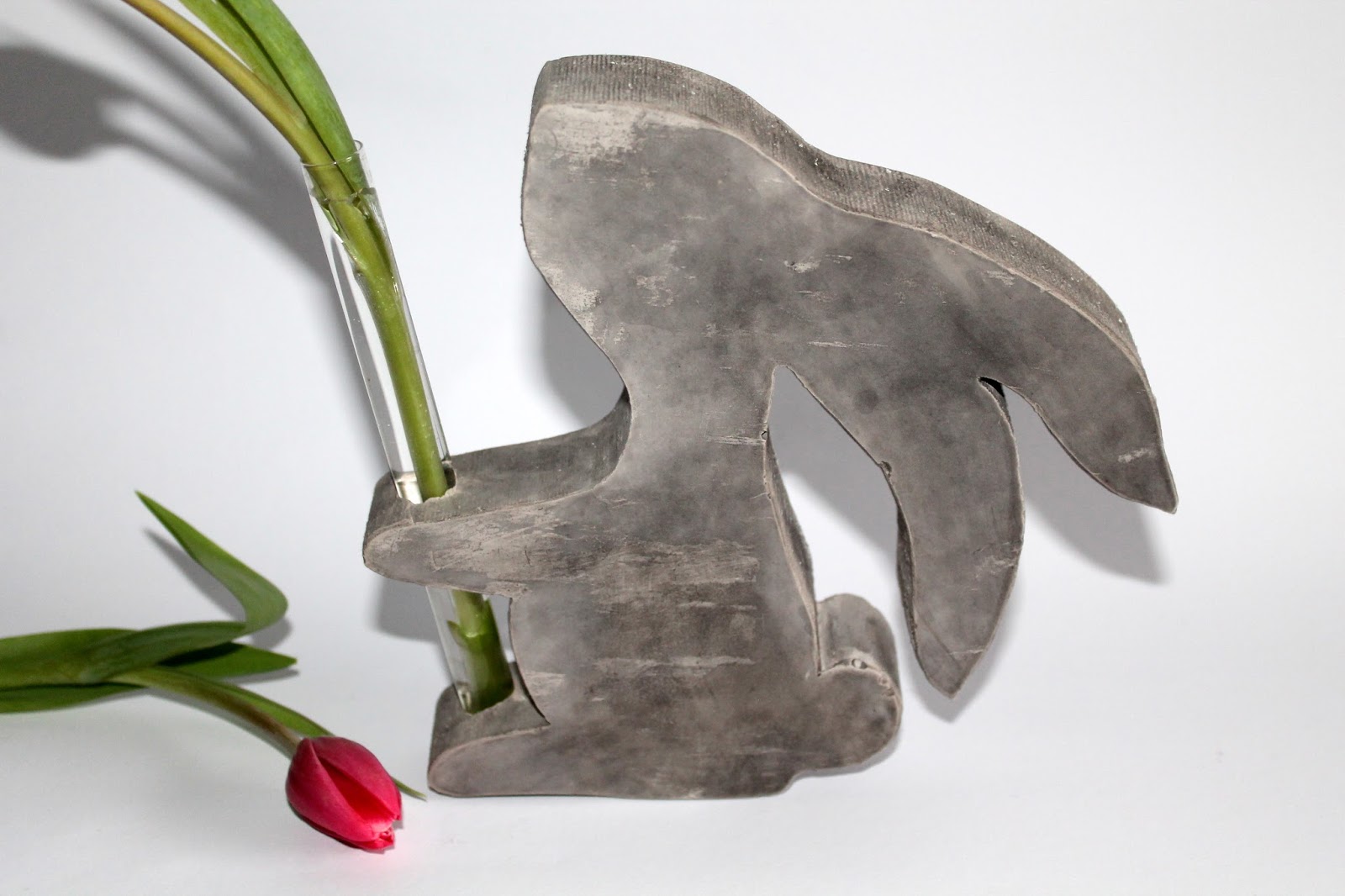 DIY Gips / Beton Hasenvase einfach selber machen - wunderschöne Osterdeko!