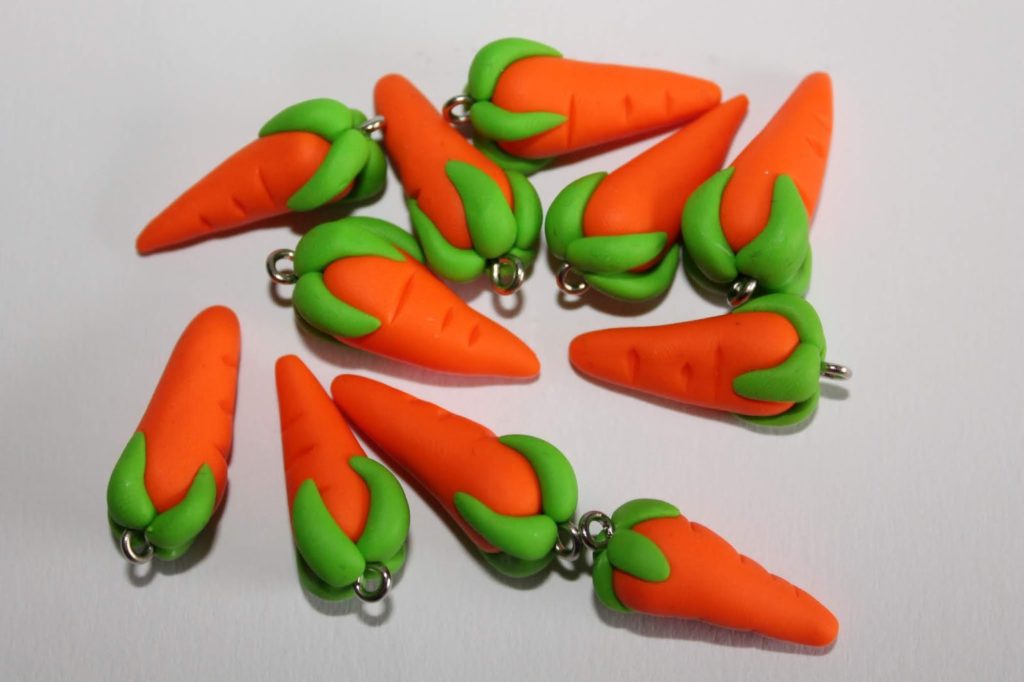 DIY Fimo Häschen mit Karotte ganz einfach selber machen inkl. Anleitung und Verarbeitungstipps DIY Fimo Häschen mit Karotte ganz einfach selber machen inkl. Anleitung und Verarbeitungstipps
