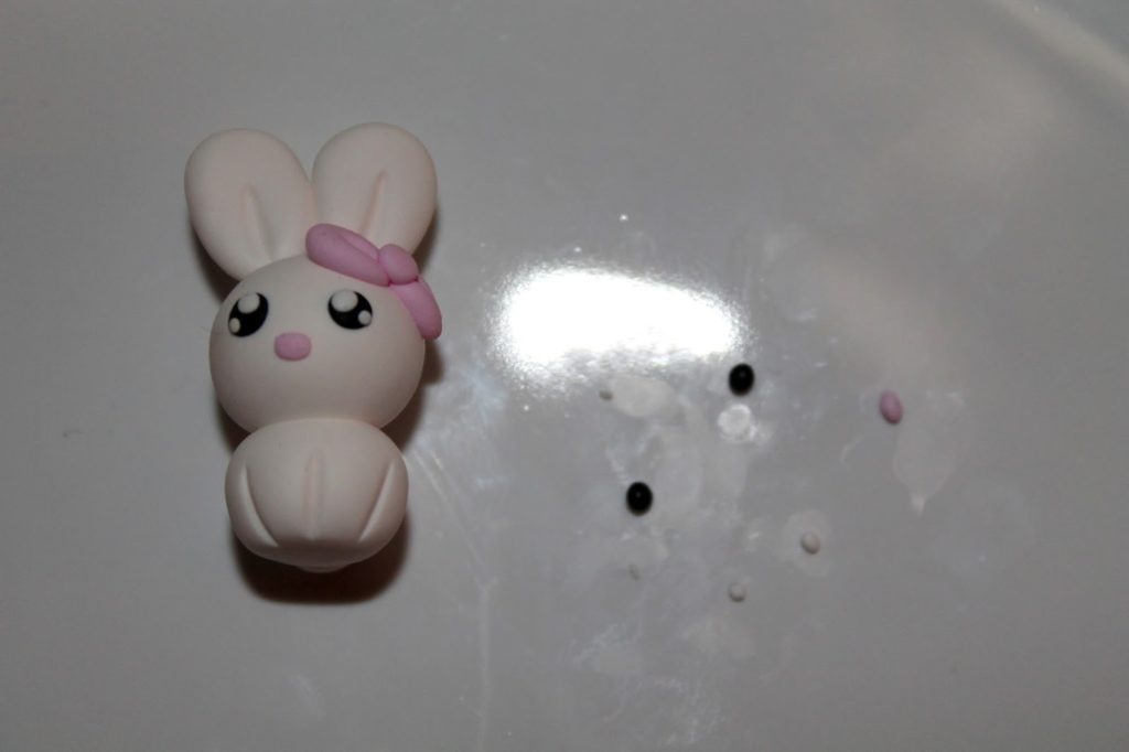 DIY, Basteln: Fimo / Polymer Clay Hase mit Karotte in Schlüsselanhänger und Kettenanhänger, Ostergeschenke - DIYCarinchen DIY, Basteln: Fimo / Polymer Clay Hase mit Karotte in Schlüsselanhänger und Kettenanhänger, Ostergeschenke - DIYCarinchen