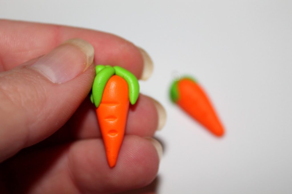 DIY, Basteln: Fimo / Polymer Clay Hase mit Karotte in Schlüsselanhänger und Kettenanhänger, Ostergeschenke - DIYCarinchen DIY, Basteln: Fimo / Polymer Clay Hase mit Karotte in Schlüsselanhänger und Kettenanhänger, Ostergeschenke - DIYCarinchen