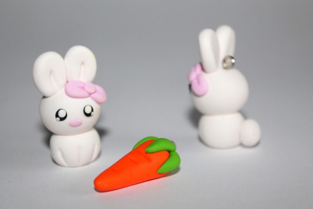 DIY, Basteln: Fimo / Polymer Clay Hase mit Karotte in Schlüsselanhänger und Kettenanhänger, Ostergeschenke - DIYCarinchen DIY, Basteln: Fimo / Polymer Clay Hase mit Karotte in Schlüsselanhänger und Kettenanhänger, Ostergeschenke - DIYCarinchen