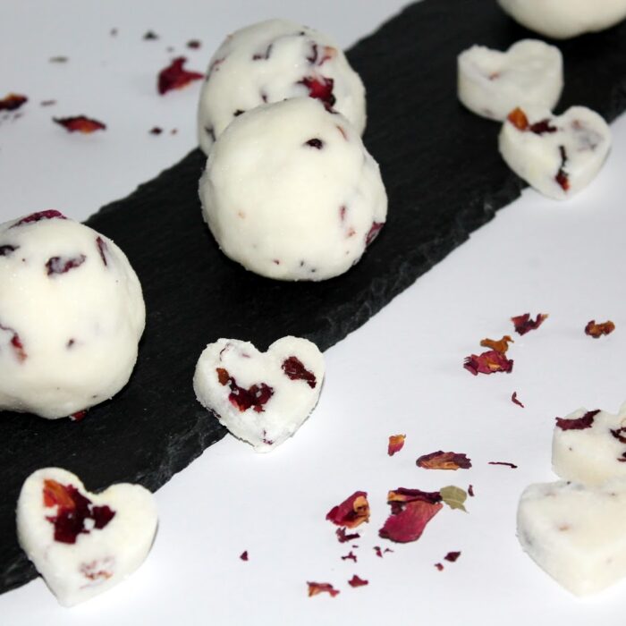 DIY Badebomben / Badekugeln mit getrockneten Rosenblättern einfach selber machen