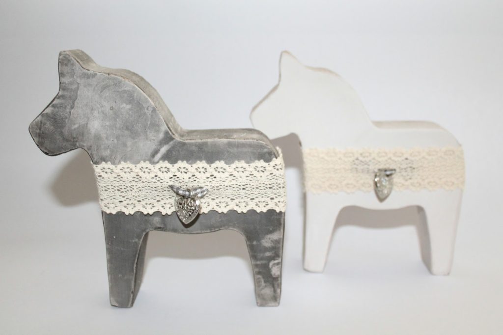 DIY, Basteln: Gips / Beton Dalapferde als Dekoration, Garten und Geschenkidee - DIYCarinchen DIY, Basteln: Gips / Beton Dalapferde als Dekoration, Garten und Geschenkidee - DIYCarinchen