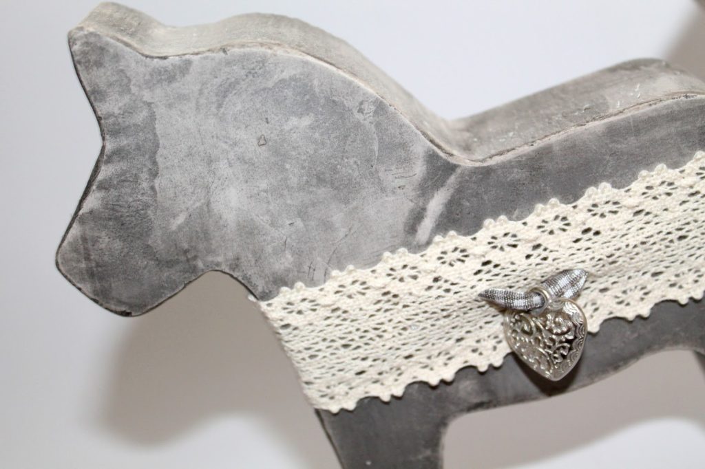 DIY, Basteln: Gips / Beton Dalapferde als Dekoration, Garten und Geschenkidee - DIYCarinchen DIY, Basteln: Gips / Beton Dalapferde als Dekoration, Garten und Geschenkidee - DIYCarinchen