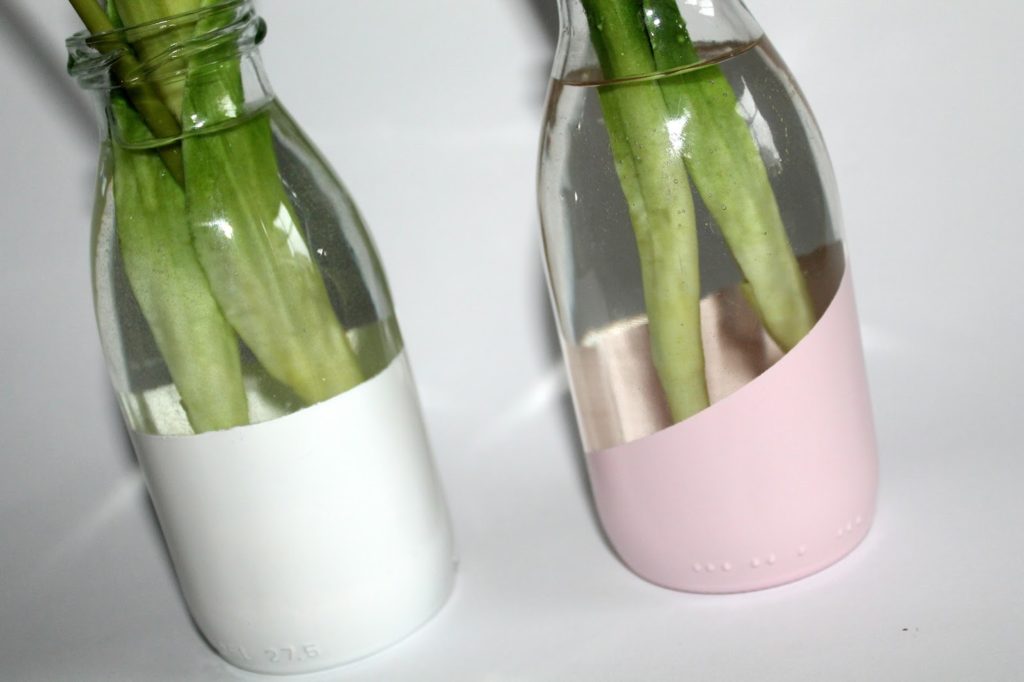 DIY, Basteln: Upcycling / Recycling Vase aus kleinen Milchflaschen mit Sprühlack in Wohnideen und Wohndekoration - DIYCarinchen DIY, Basteln: Upcycling / Recycling Vase aus kleinen Milchflaschen mit Sprühlack in Wohnideen und Wohndekoration - DIYCarinchen
