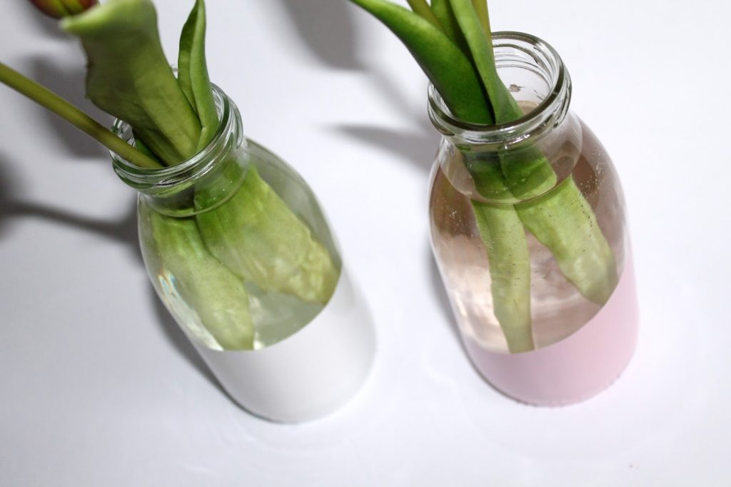 DIY, Basteln: Upcycling / Recycling Vase aus kleinen Milchflaschen mit Sprühlack in Wohnideen und Wohndekoration - DIYCarinchen DIY, Basteln: Upcycling / Recycling Vase aus kleinen Milchflaschen mit Sprühlack in Wohnideen und Wohndekoration - DIYCarinchen