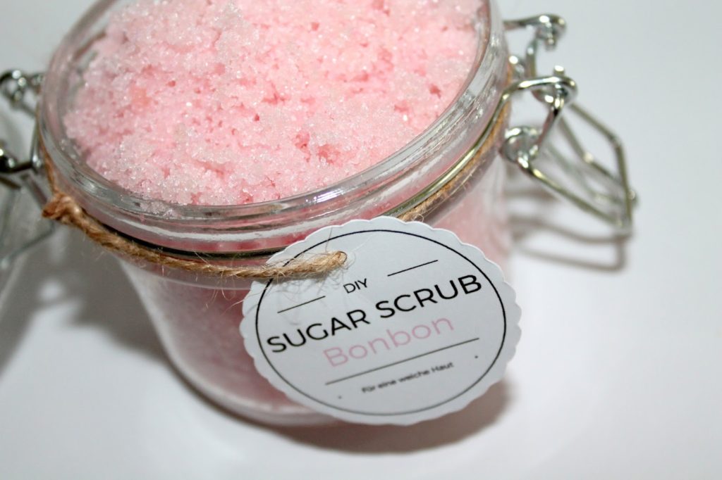 DIY, Basteln: Sugar Scrub / Zuckerpeeling Bonbon in Kosmetik als Geschenkidee und Wohndekoration - DIYCarinchen DIY, Basteln: Sugar Scrub / Zuckerpeeling Bonbon in Kosmetik als Geschenkidee und Wohndekoration - DIYCarinchen