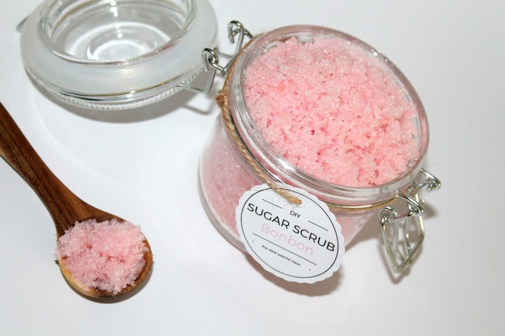 DIY, Basteln: Sugar Scrub / Zuckerpeeling Bonbon in Kosmetik als Geschenkidee und Wohndekoration - DIYCarinchen DIY, Basteln: Sugar Scrub / Zuckerpeeling Bonbon in Kosmetik als Geschenkidee und Wohndekoration - DIYCarinchen