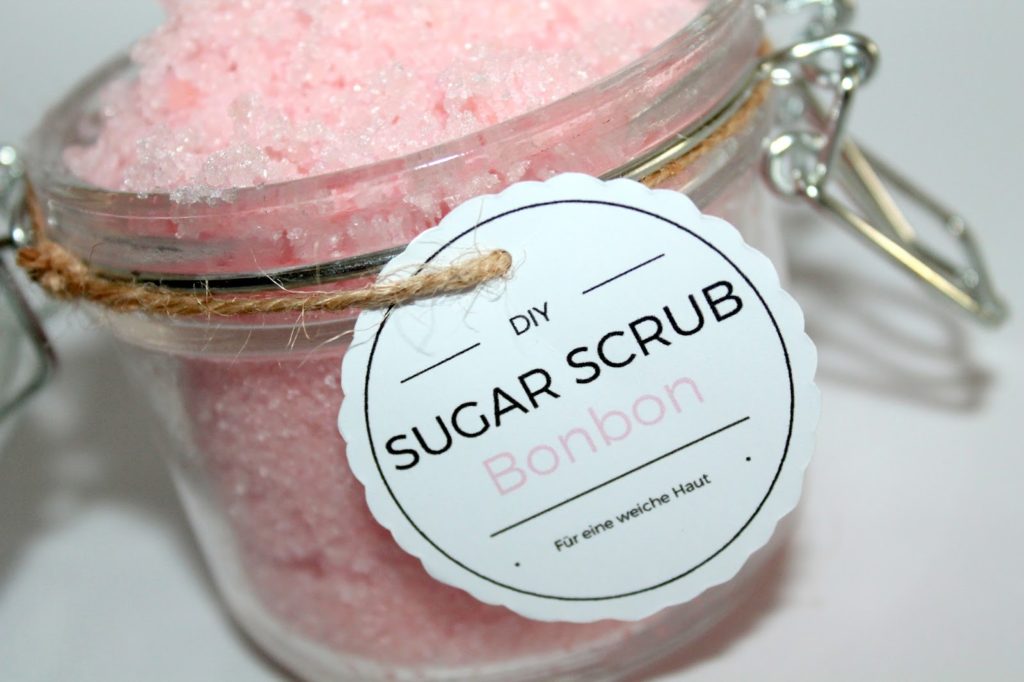 DIY, Basteln: Sugar Scrub / Zuckerpeeling Bonbon in Kosmetik als Geschenkidee und Wohndekoration - DIYCarinchen DIY, Basteln: Sugar Scrub / Zuckerpeeling Bonbon in Kosmetik als Geschenkidee und Wohndekoration - DIYCarinchen