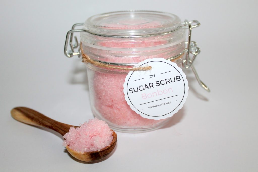 DIY, Basteln: Sugar Scrub / Zuckerpeeling Bonbon in Kosmetik als Geschenkidee und Wohndekoration - DIYCarinchen DIY, Basteln: Sugar Scrub / Zuckerpeeling Bonbon in Kosmetik als Geschenkidee und Wohndekoration - DIYCarinchen