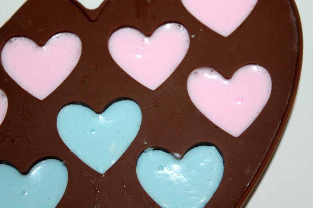 DIY, Basteln: Seifenherzen in rosa und blau als Geschenkidee, Kosmetik, Beauty und Wohndekoration - DIYCarinchen DIY, Basteln: Seifenherzen in rosa und blau als Geschenkidee, Kosmetik, Beauty und Wohndekoration - DIYCarinchen