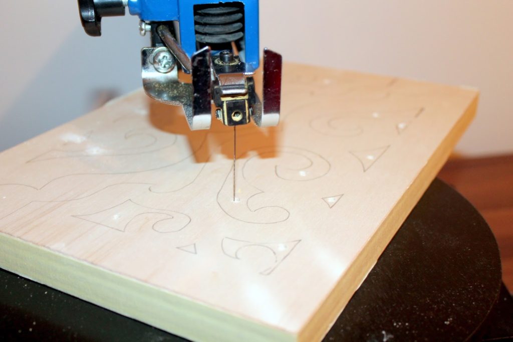 DIY, Basteln: Laubsägearbeit viktorianisches Regal aus Holz als Geschenkidee und Wohndekoration - DIYCarinchen DIY, Basteln: Laubsägearbeit viktorianisches Regal aus Holz als Geschenkidee und Wohndekoration - DIYCarinchen