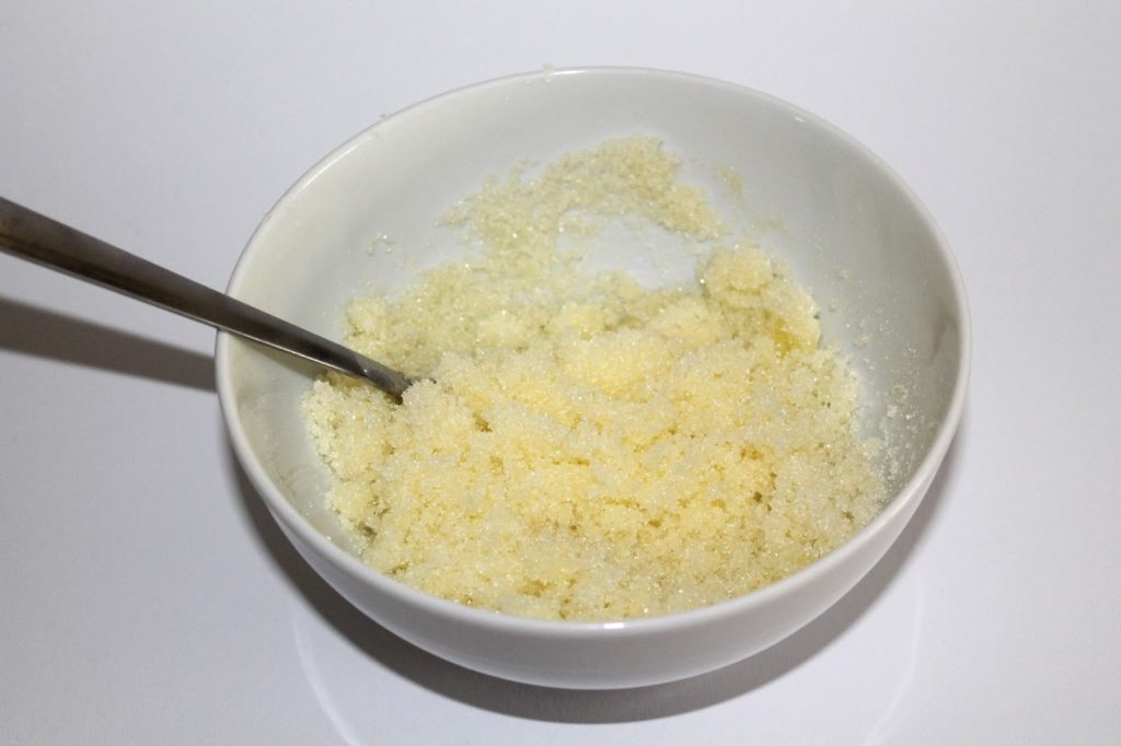 DIY, Basteln: Sugar Scrub / Zuckerpeeling Bonbon in Kosmetik als Geschenkidee und Wohndekoration - DIYCarinchen DIY, Basteln: Sugar Scrub / Zuckerpeeling Bonbon in Kosmetik als Geschenkidee und Wohndekoration - DIYCarinchen