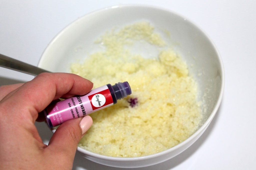 DIY, Basteln: Sugar Scrub / Zuckerpeeling Bonbon in Kosmetik als Geschenkidee und Wohndekoration - DIYCarinchen DIY, Basteln: Sugar Scrub / Zuckerpeeling Bonbon in Kosmetik als Geschenkidee und Wohndekoration - DIYCarinchen