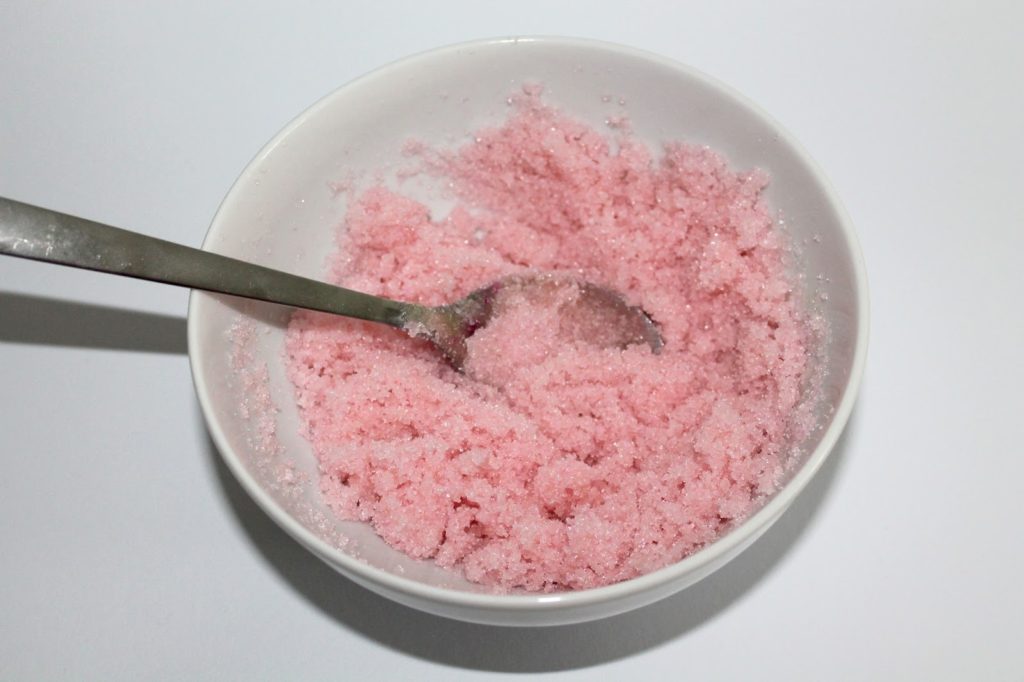 DIY, Basteln: Sugar Scrub / Zuckerpeeling Bonbon in Kosmetik als Geschenkidee und Wohndekoration - DIYCarinchen DIY, Basteln: Sugar Scrub / Zuckerpeeling Bonbon in Kosmetik als Geschenkidee und Wohndekoration - DIYCarinchen