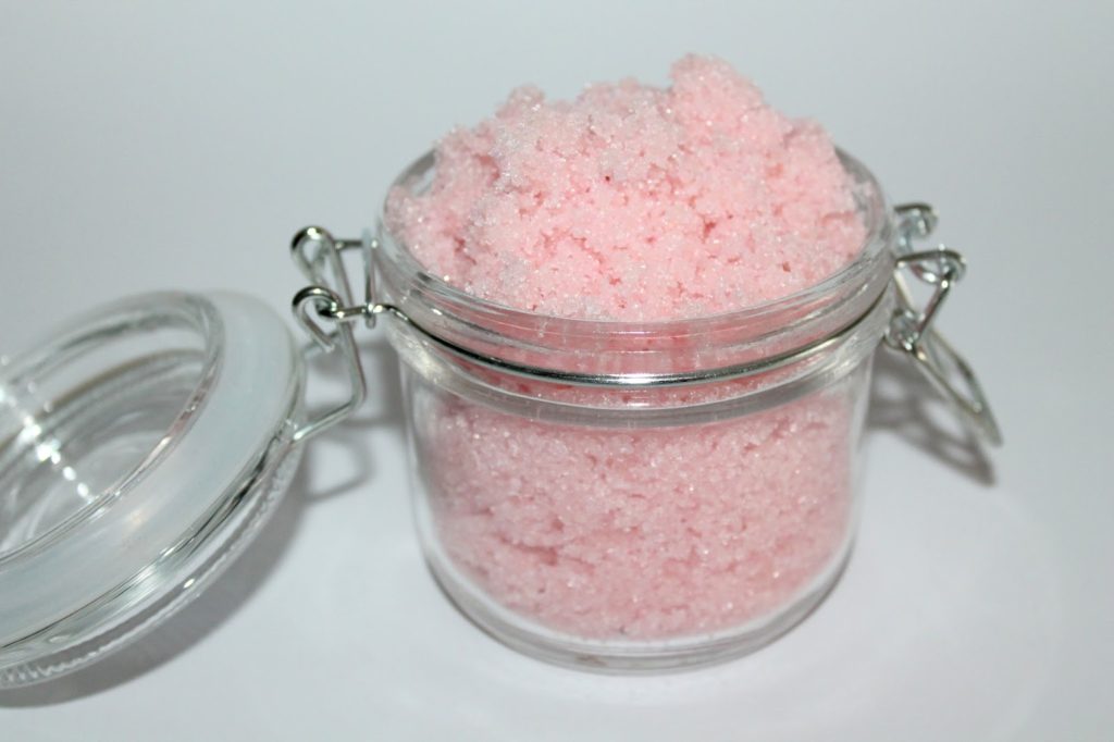 DIY, Basteln: Sugar Scrub / Zuckerpeeling Bonbon in Kosmetik als Geschenkidee und Wohndekoration - DIYCarinchen DIY, Basteln: Sugar Scrub / Zuckerpeeling Bonbon in Kosmetik als Geschenkidee und Wohndekoration - DIYCarinchen