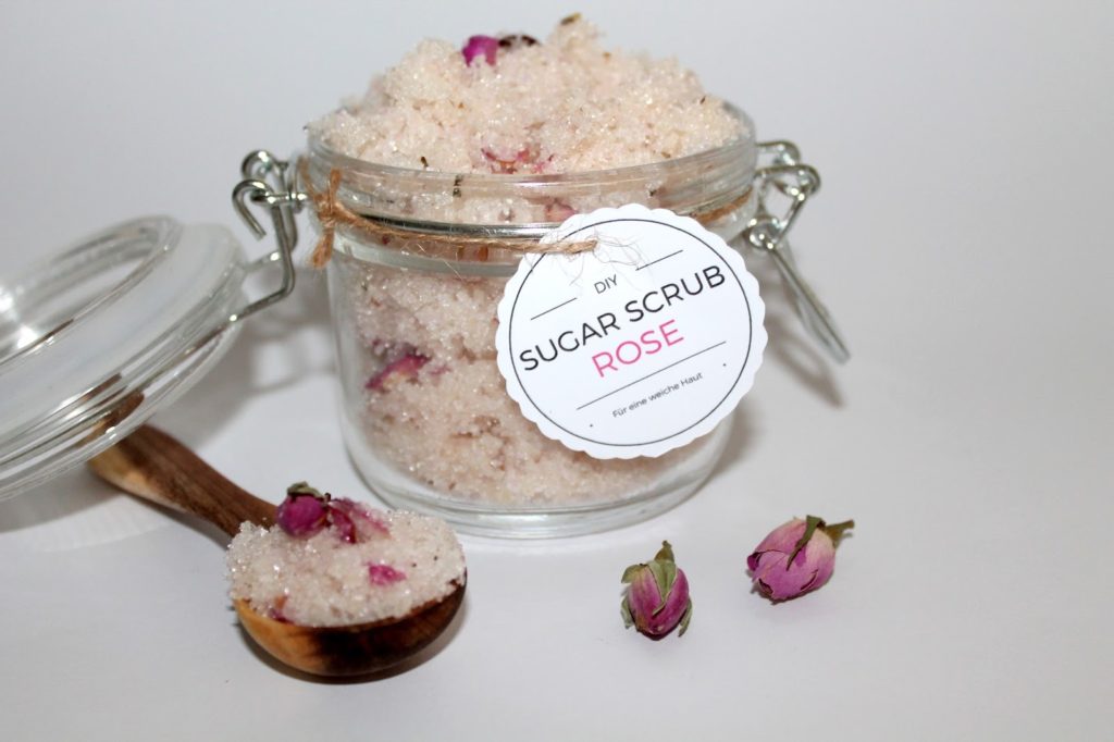 DIY, Basteln: Sugar Scrub / Zuckerpeeling Rose in Kosmetik als Geschenkidee und Wohndekoration - DIYCarinchen DIY, Basteln: Sugar Scrub / Zuckerpeeling Rose in Kosmetik als Geschenkidee und Wohndekoration - DIYCarinchen