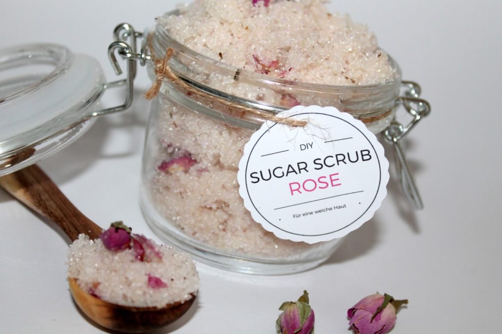 DIY, Basteln: Sugar Scrub / Zuckerpeeling Rose in Kosmetik als Geschenkidee und Wohndekoration - DIYCarinchen DIY, Basteln: Sugar Scrub / Zuckerpeeling Rose in Kosmetik als Geschenkidee und Wohndekoration - DIYCarinchen