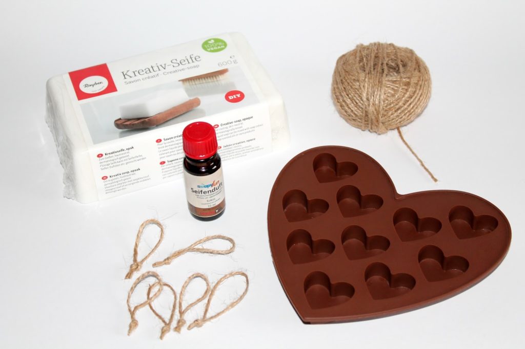 DIY, Basteln: Seifenherzen mit Kordel Vanille als Geschenkidee, Kosmetik, Beauty und Wohndekoration - DIYCarinchen DIY, Basteln: Seifenherzen mit Kordel Vanille als Geschenkidee, Kosmetik, Beauty und Wohndekoration - DIYCarinchen