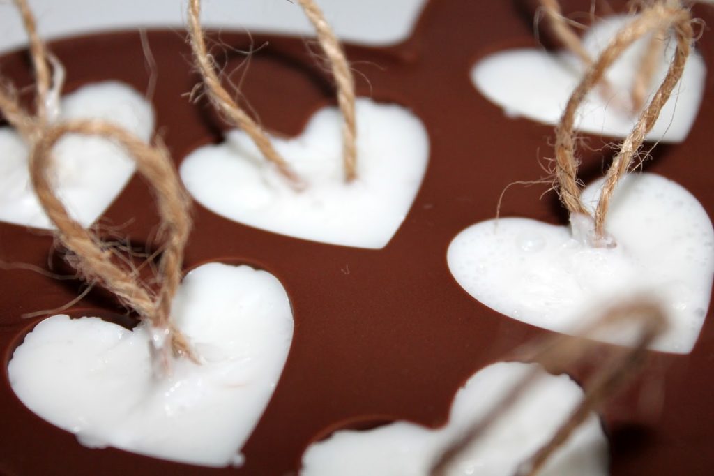 DIY, Basteln: Seifenherzen mit Kordel Vanille als Geschenkidee, Kosmetik, Beauty und Wohndekoration - DIYCarinchen DIY, Basteln: Seifenherzen mit Kordel Vanille als Geschenkidee, Kosmetik, Beauty und Wohndekoration - DIYCarinchen