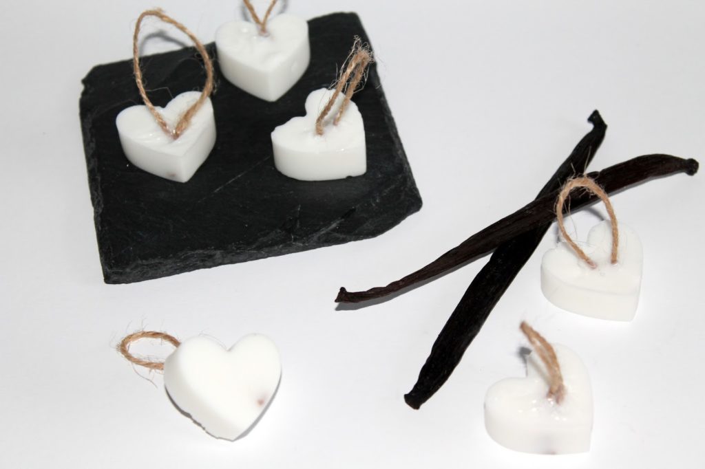 DIY, Basteln: Seifenherzen mit Kordel Vanille als Geschenkidee, Kosmetik, Beauty und Wohndekoration - DIYCarinchen DIY, Basteln: Seifenherzen mit Kordel Vanille als Geschenkidee, Kosmetik, Beauty und Wohndekoration - DIYCarinchen