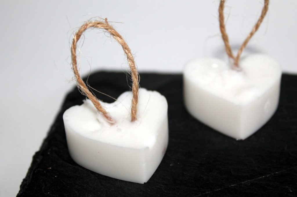 DIY, Basteln: Seifenherzen mit Kordel Vanille als Geschenkidee, Kosmetik, Beauty und Wohndekoration - DIYCarinchen DIY, Basteln: Seifenherzen mit Kordel Vanille als Geschenkidee, Kosmetik, Beauty und Wohndekoration - DIYCarinchen