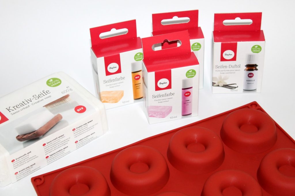 DIY, Basteln: Donut Seite mit rosa und blauem Guss als Geschenkidee, Kosmetik, Beauty und Wohndekoration - DIYCarinchen DIY, Basteln: Donut Seite mit rosa und blauem Guss als Geschenkidee, Kosmetik, Beauty und Wohndekoration - DIYCarinchen