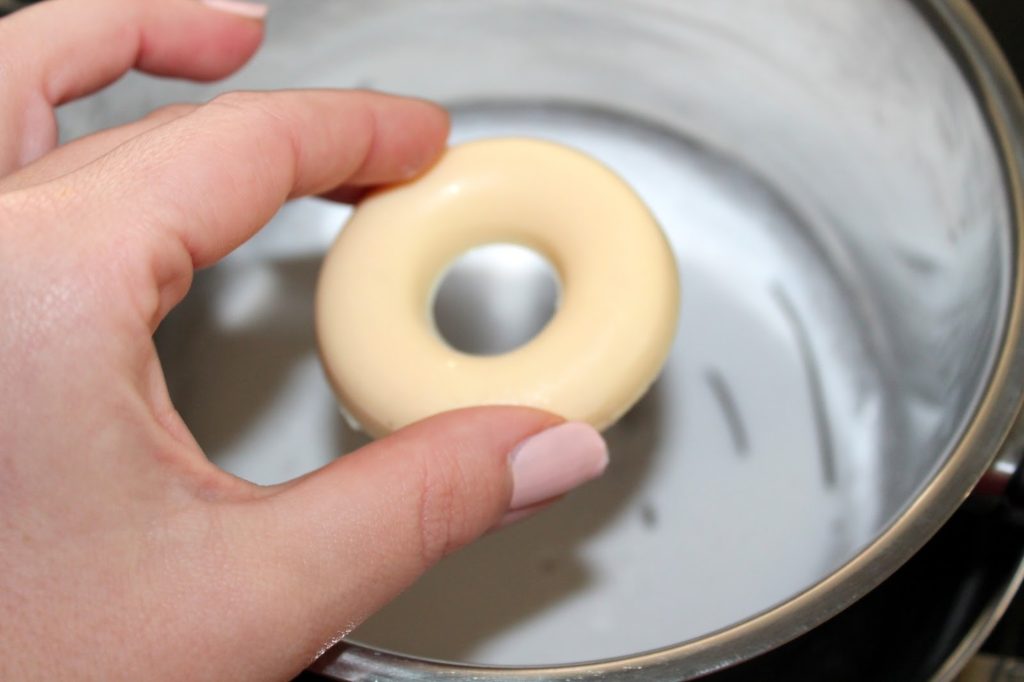 DIY, Basteln: Donut Seite mit rosa und blauem Guss als Geschenkidee, Kosmetik, Beauty und Wohndekoration - DIYCarinchen DIY, Basteln: Donut Seite mit rosa und blauem Guss als Geschenkidee, Kosmetik, Beauty und Wohndekoration - DIYCarinchen