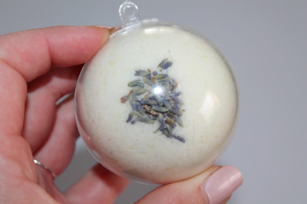 DIY, Basteln: Badebomben / Badekugeln Lavendel in Kosmetik als Geschenkidee und Wohndekoration - DIYCarinchen DIY, Basteln: Badebomben / Badekugeln Lavendel in Kosmetik als Geschenkidee und Wohndekoration - DIYCarinchen