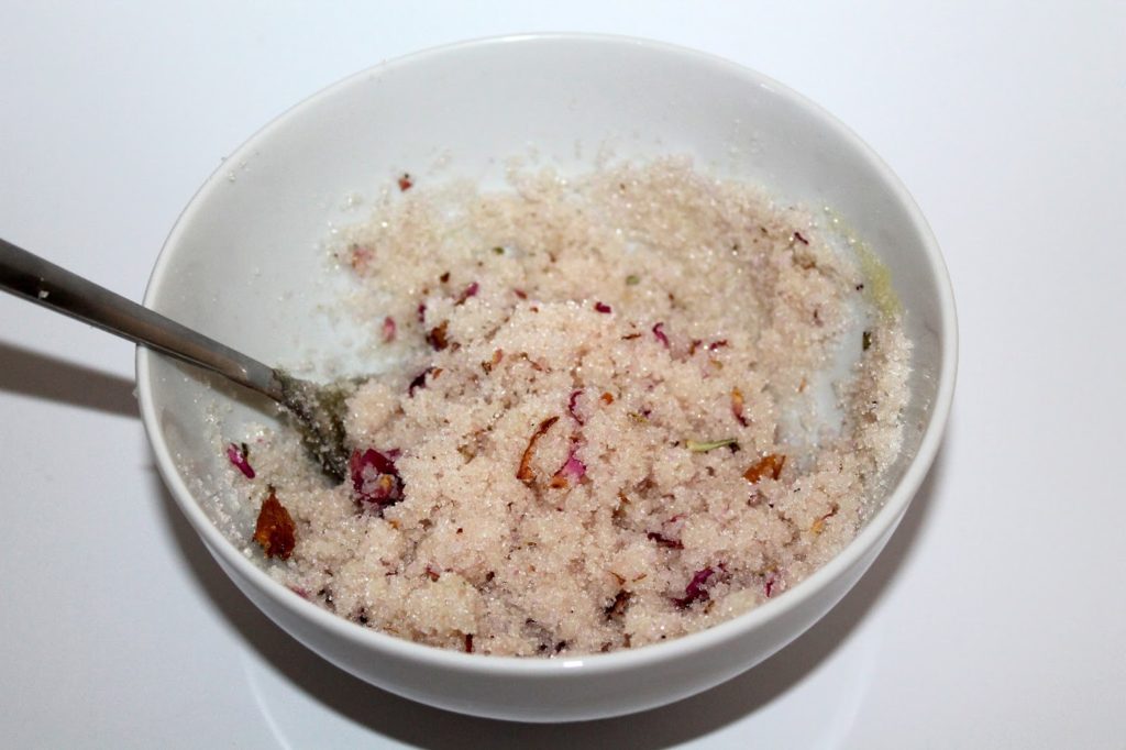 DIY, Basteln: Sugar Scrub / Zuckerpeeling Rose in Kosmetik als Geschenkidee und Wohndekoration - DIYCarinchen DIY, Basteln: Sugar Scrub / Zuckerpeeling Rose in Kosmetik als Geschenkidee und Wohndekoration - DIYCarinchen