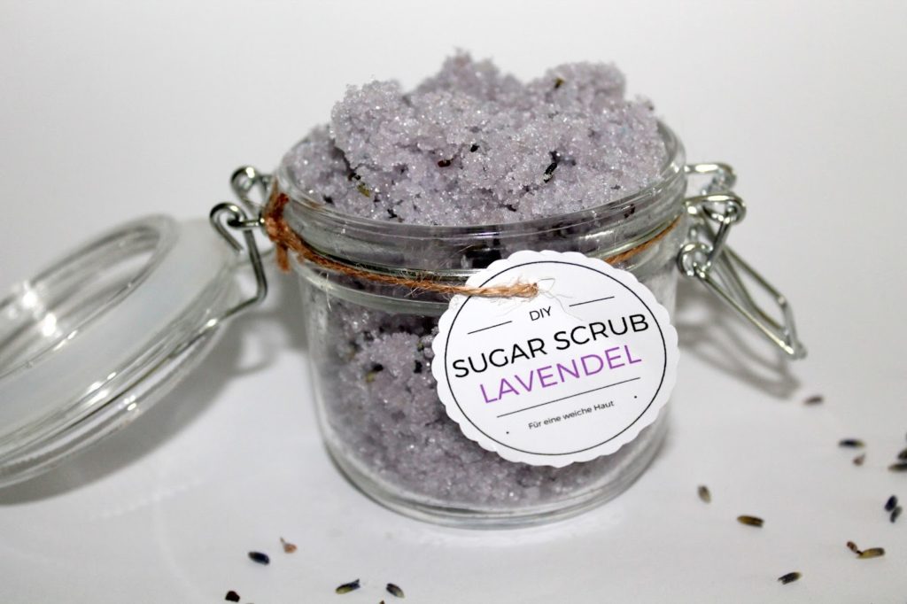 DIY, Basteln: Sugar Scrub / Zuckerpeeling Lavendel in Kosmetik als Geschenkidee und Wohndekoration - DIYCarinchen DIY, Basteln: Sugar Scrub / Zuckerpeeling Lavendel in Kosmetik als Geschenkidee und Wohndekoration - DIYCarinchen