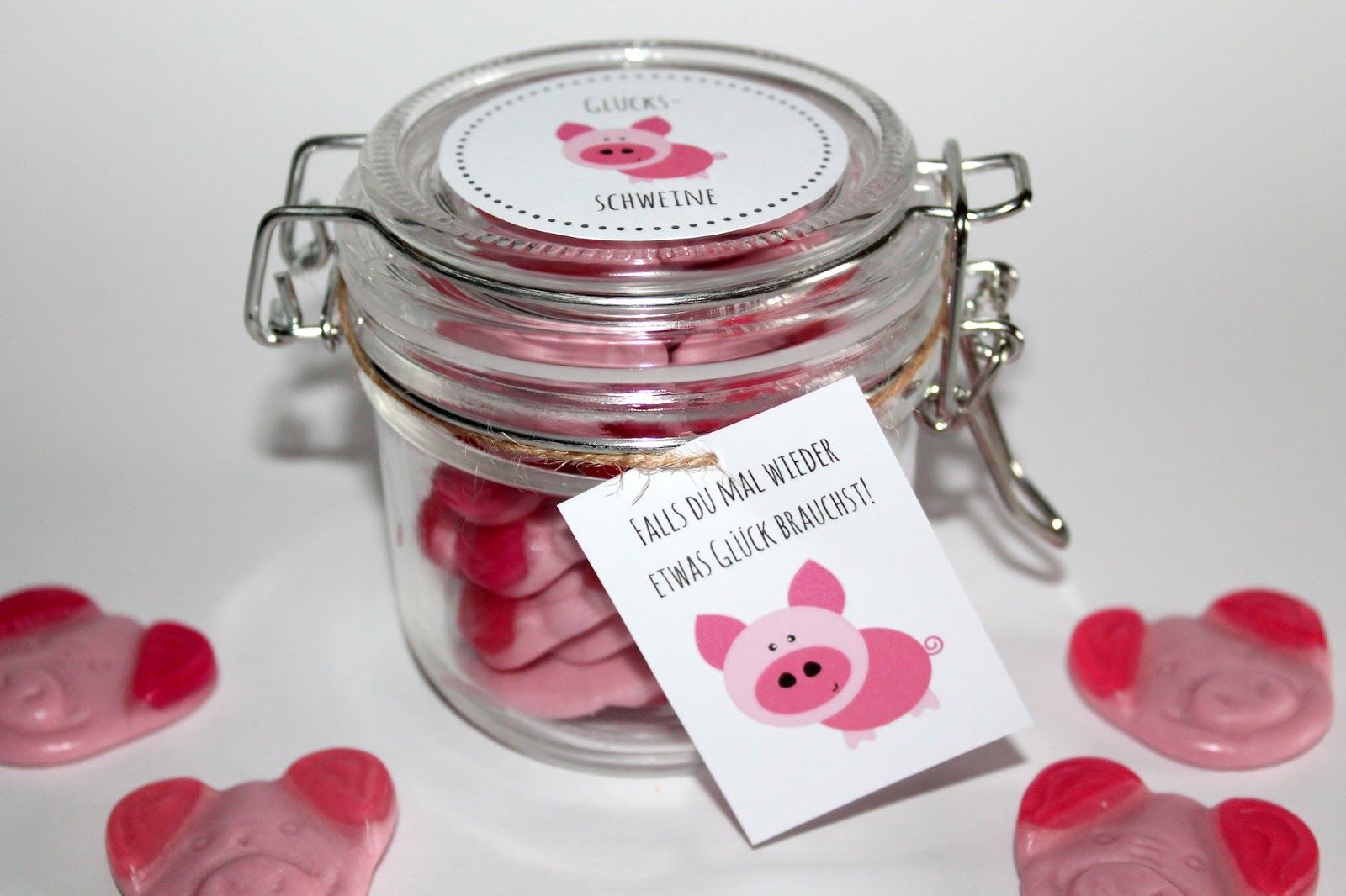 Brauchst du etwas Glück? DIY selbstgemachte Geschenke aus dem Glas - Glücksschweine