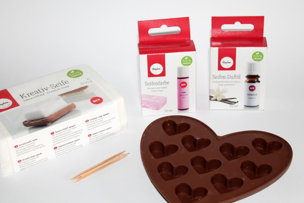 DIY, Basteln: marmorierte Seifenherzen in pink als Geschenkidee, Kosmetik, Beauty und Wohndekoration - DIYCarinchen DIY, Basteln: marmorierte Seifenherzen in pink als Geschenkidee, Kosmetik, Beauty und Wohndekoration - DIYCarinchen