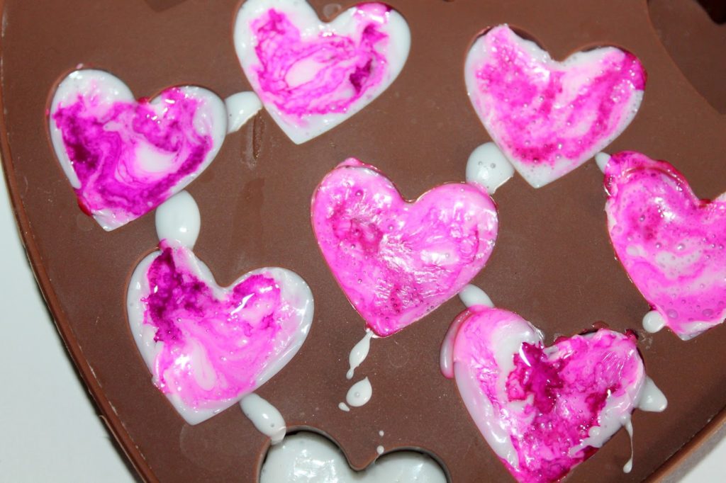 DIY, Basteln: marmorierte Seifenherzen in pink als Geschenkidee, Kosmetik, Beauty und Wohndekoration - DIYCarinchen DIY, Basteln: marmorierte Seifenherzen in pink als Geschenkidee, Kosmetik, Beauty und Wohndekoration - DIYCarinchen