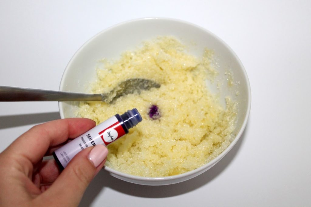 DIY, Basteln: Sugar Scrub / Zuckerpeeling Lavendel in Kosmetik als Geschenkidee und Wohndekoration - DIYCarinchen DIY, Basteln: Sugar Scrub / Zuckerpeeling Lavendel in Kosmetik als Geschenkidee und Wohndekoration - DIYCarinchen