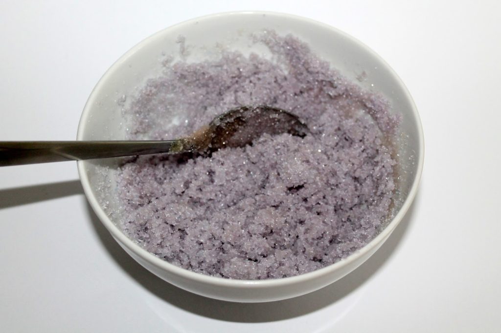 DIY, Basteln: Sugar Scrub / Zuckerpeeling Lavendel in Kosmetik als Geschenkidee und Wohndekoration - DIYCarinchen DIY, Basteln: Sugar Scrub / Zuckerpeeling Lavendel in Kosmetik als Geschenkidee und Wohndekoration - DIYCarinchen