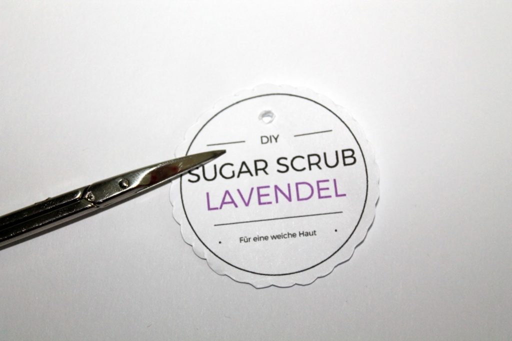DIY, Basteln: Sugar Scrub / Zuckerpeeling Lavendel in Kosmetik als Geschenkidee und Wohndekoration - DIYCarinchen DIY, Basteln: Sugar Scrub / Zuckerpeeling Lavendel in Kosmetik als Geschenkidee und Wohndekoration - DIYCarinchen