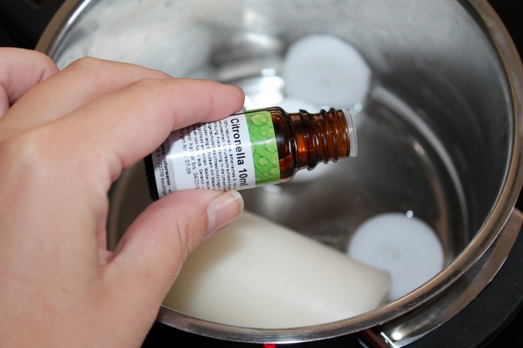 DIY, Basteln: Citronella Duftkerzen als Mückenschutz, als Geschenkidee und Wohndekoration - DIYCarinchen DIY, Basteln: Citronella Duftkerzen als Mückenschutz, als Geschenkidee und Wohndekoration - DIYCarinchen