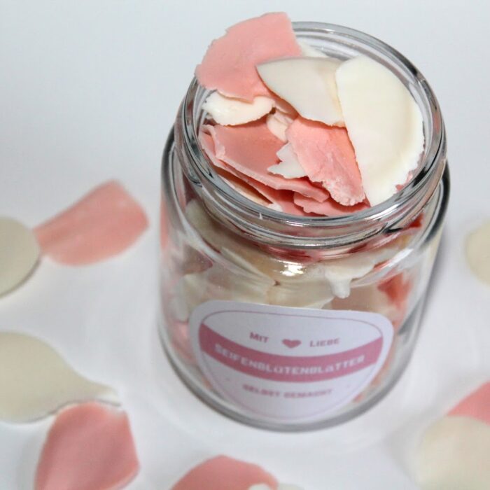 DIY Seifenblütenblätter selber machen + kostenlose Vorlage - eine wundervolle, süße Geschenkidee für jeden Anlass