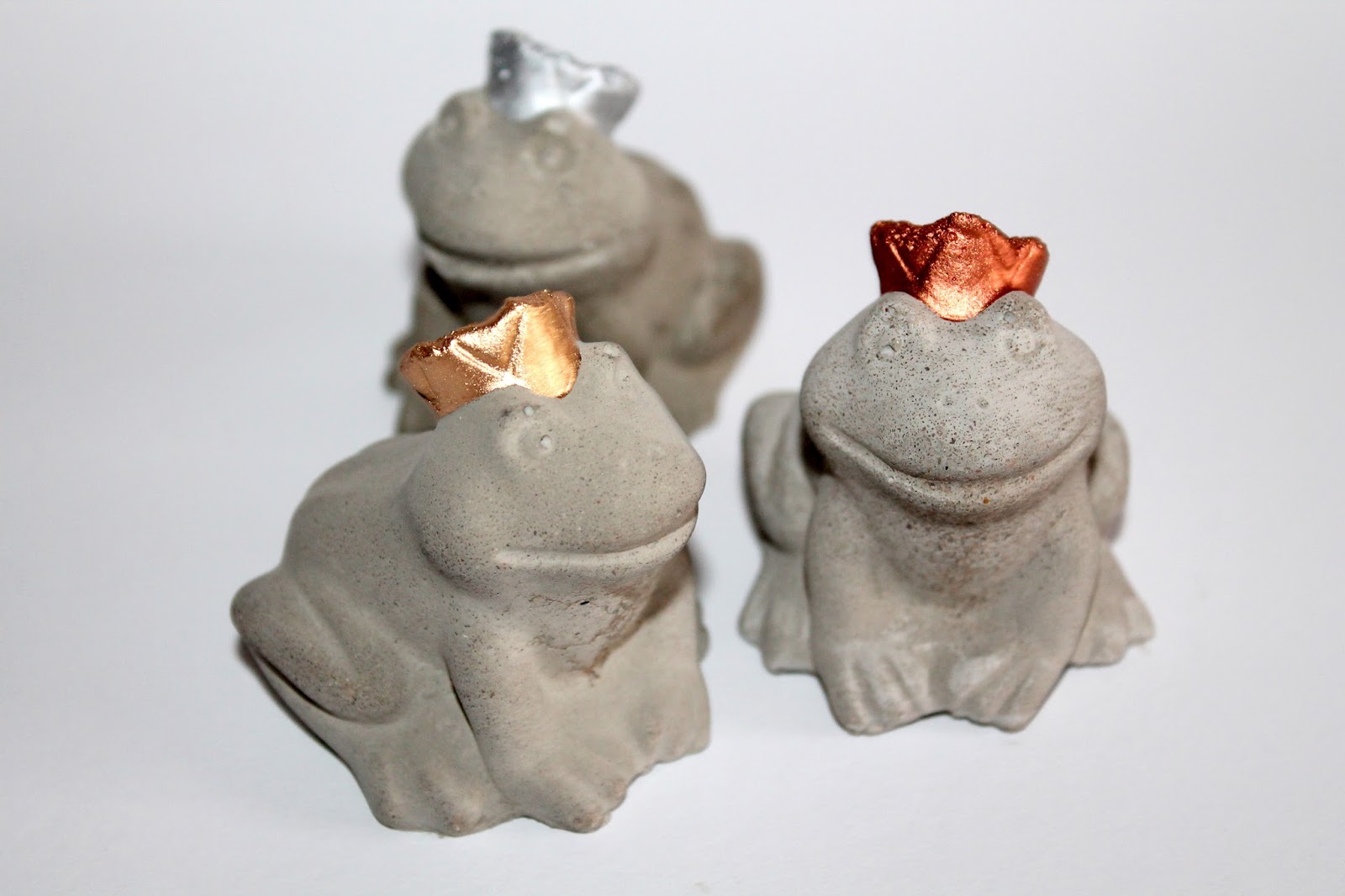 DIY Beton Frösche: Gartendekoration selber machen? Kein Problem! Mit dieser Anleitung klappt es mit den Beton Fröschen!